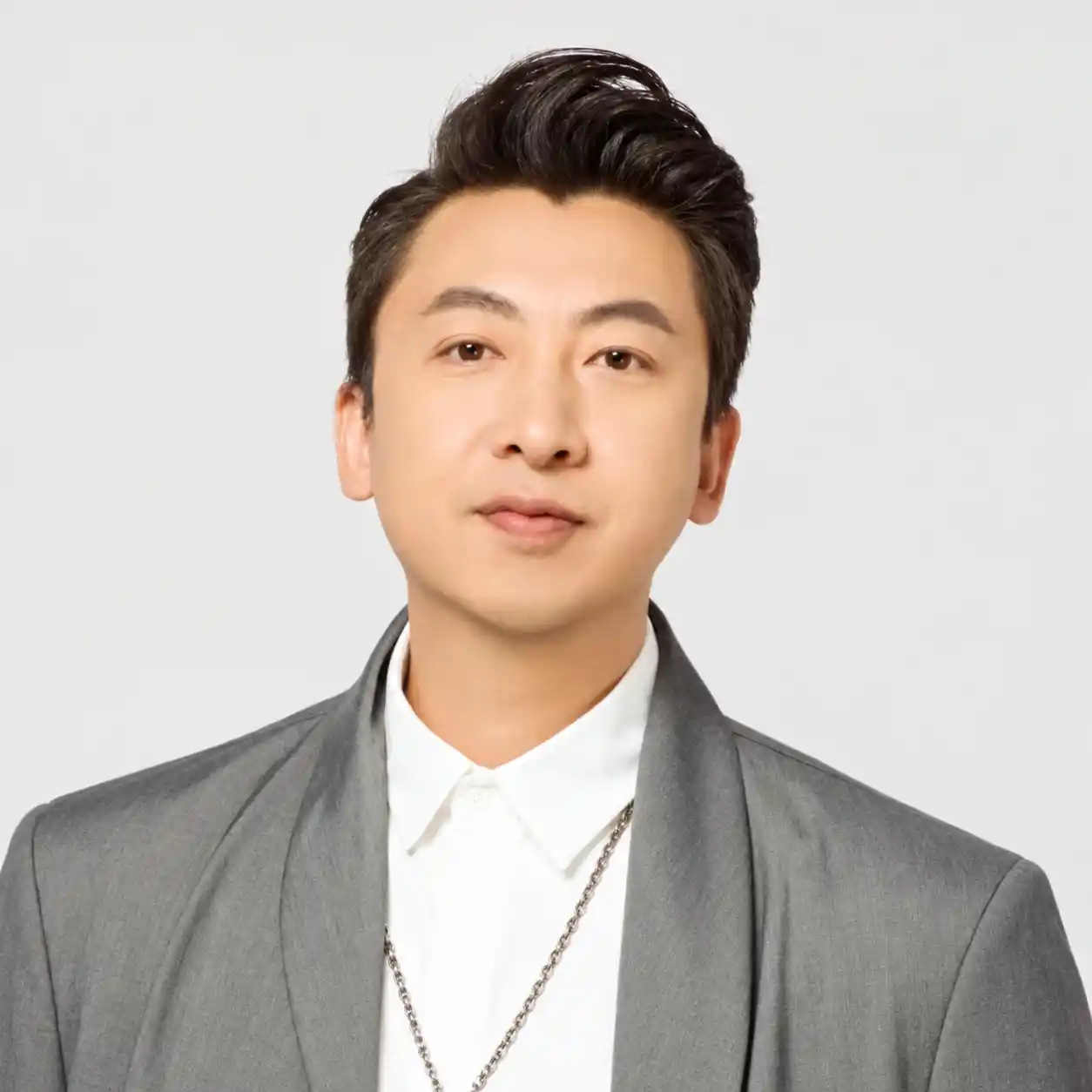 Portrait photo of Hongsheng Zhou
